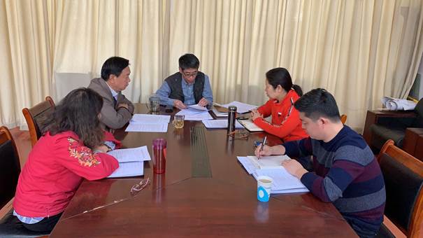 高师中心召开组织生活会并开展民主评议党员工作